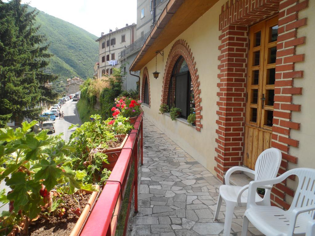 Grotta Dei Colombi Hotel Scanno Exterior foto